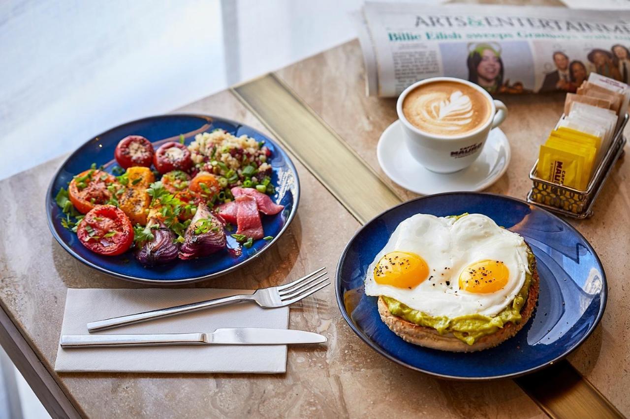 Hotel Indigo Tel Aviv - Diamond District By Ihg Giv'atayim Ngoại thất bức ảnh Breakfast at the Café du Marché