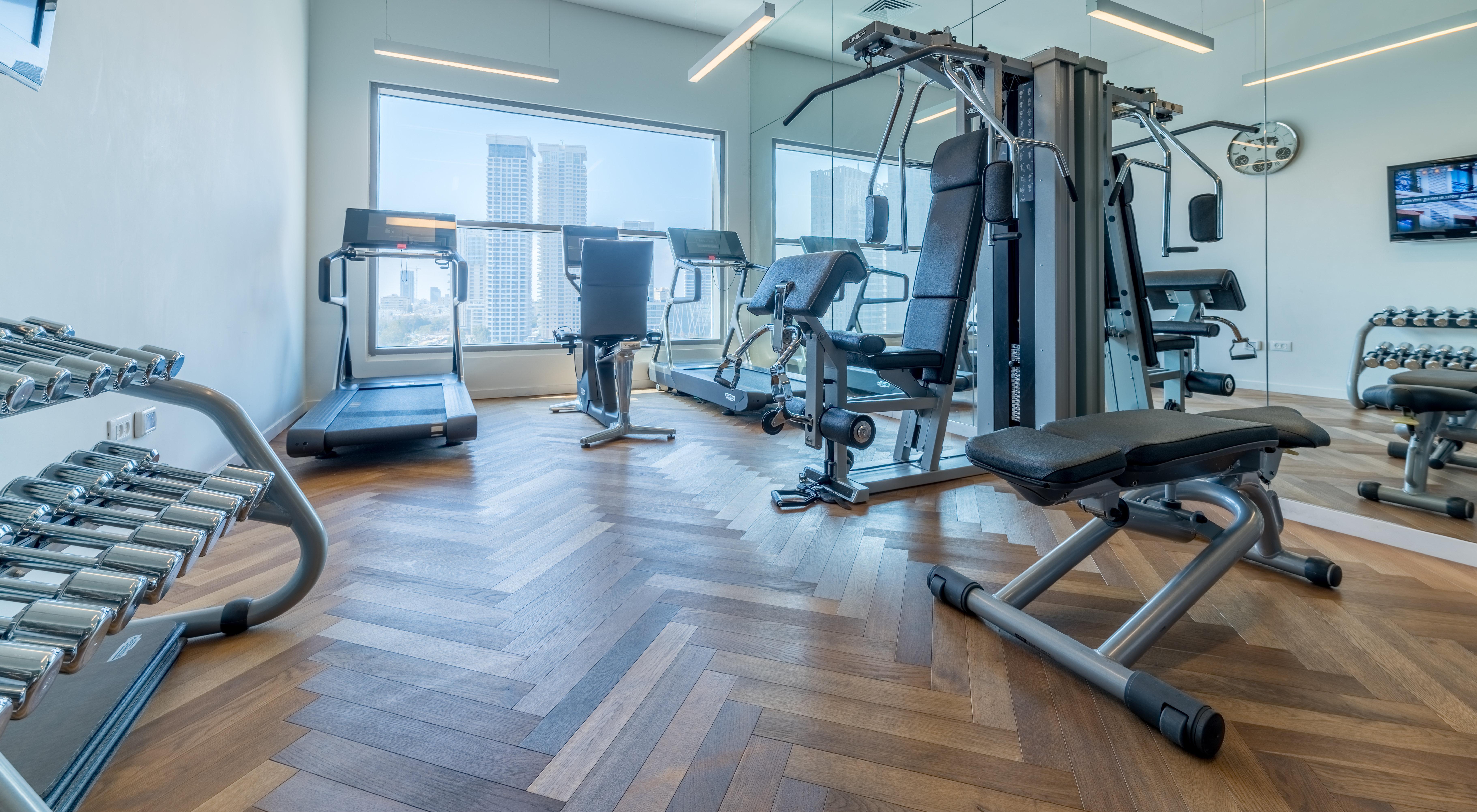 Hotel Indigo Tel Aviv - Diamond District By Ihg Giv'atayim Ngoại thất bức ảnh The gym at the hotel