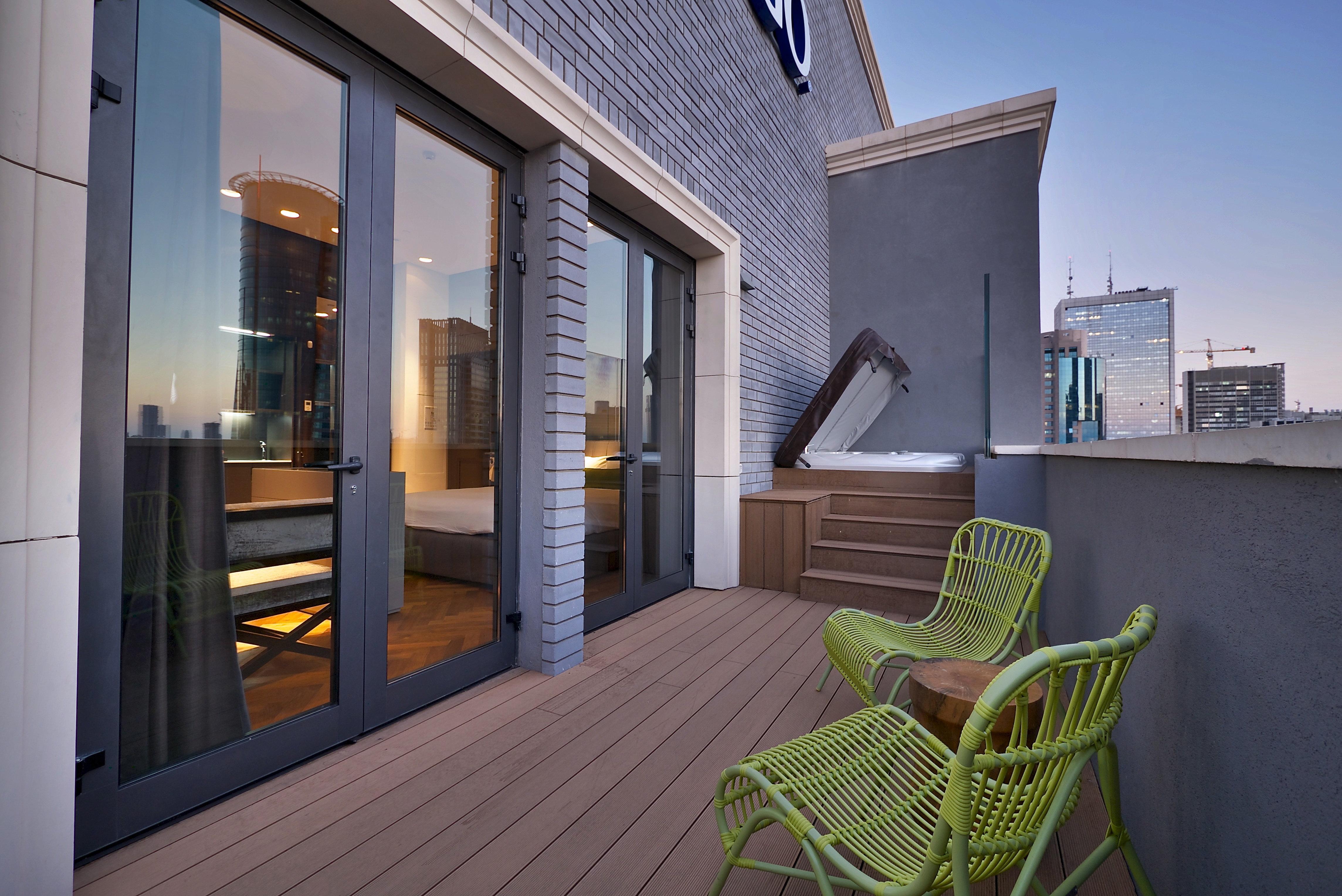 Hotel Indigo Tel Aviv - Diamond District By Ihg Giv'atayim Ngoại thất bức ảnh The hotel's rooftop
