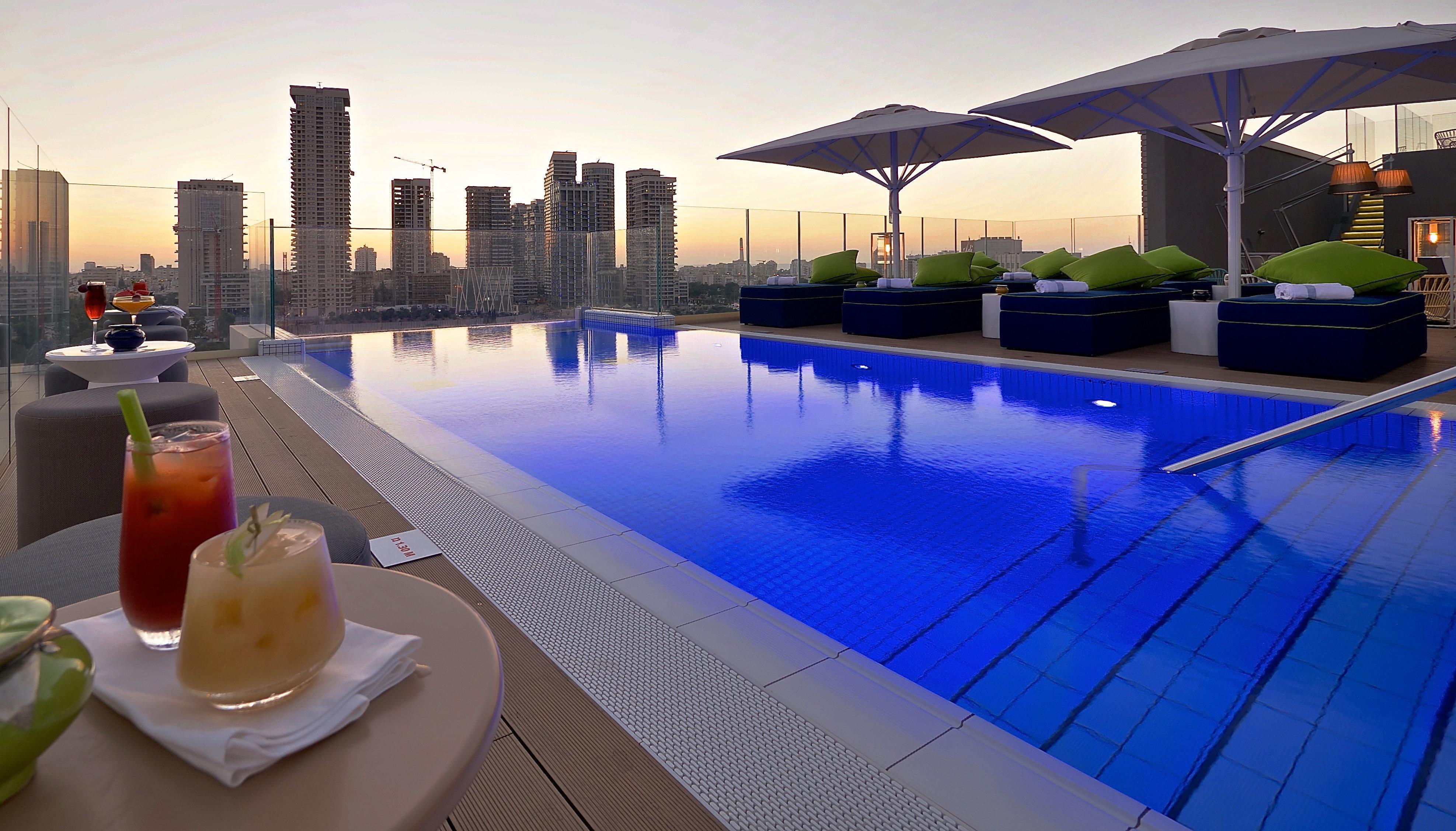 Hotel Indigo Tel Aviv - Diamond District By Ihg Giv'atayim Ngoại thất bức ảnh Rooftop pool at the hotel