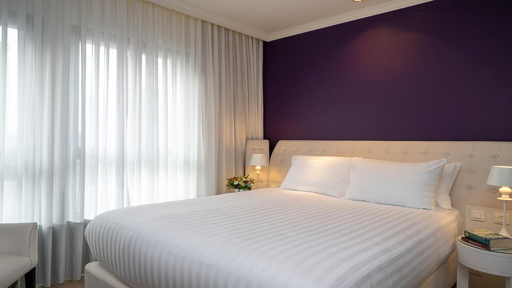 Hotel Indigo Tel Aviv - Diamond District By Ihg Giv'atayim Ngoại thất bức ảnh A bedroom