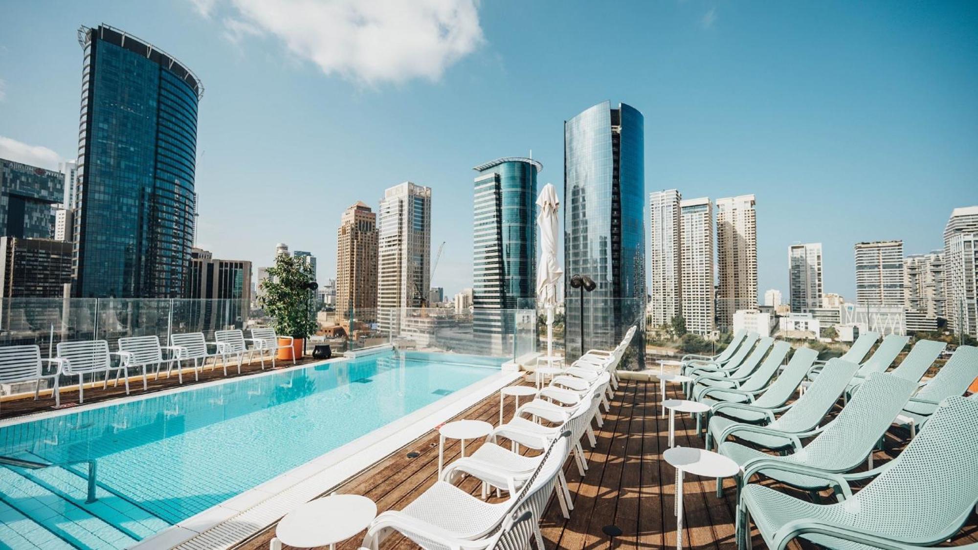 Hotel Indigo Tel Aviv - Diamond District By Ihg Giv'atayim Ngoại thất bức ảnh Rooftop pool at the Four Seasons Hotel